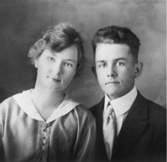 Engagement photo of Spencer and wife Camilla taken in AZ (1918)