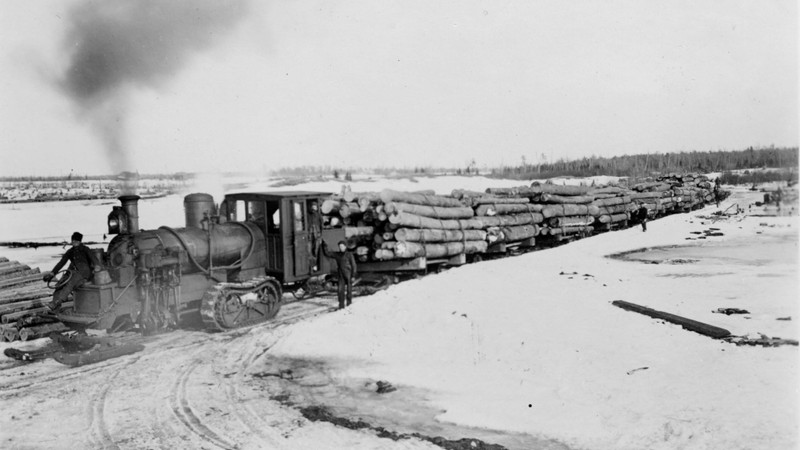 Phonix log hauler with tandem log sleds (1904)