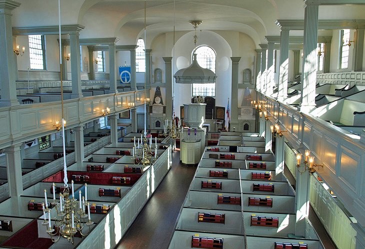 The box pews within Trinity Church have hosted the likes of George Washington and Queen Elizabeth II.