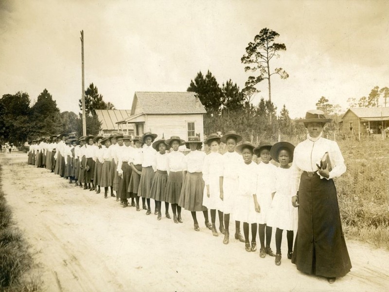 Mary McLeod Bethune with students from the Daytona Normal and Industrial Institute for Negro Girls (c. 1905)