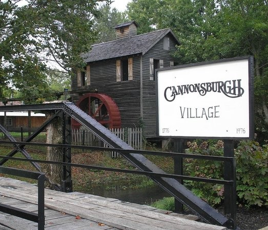 Entrance to Cannonsburgh Village.