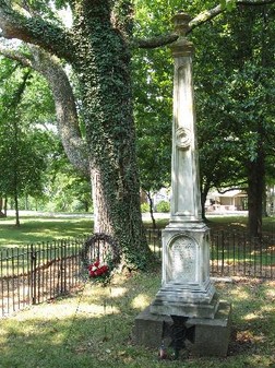 The grave of Sam Davis.