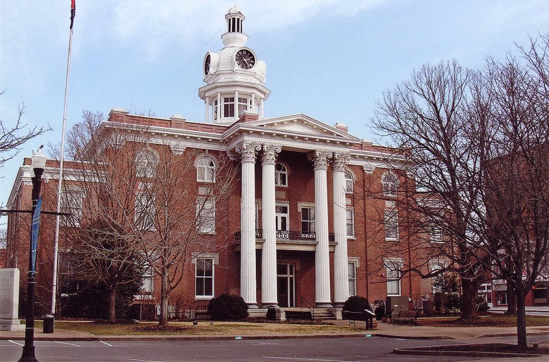 The exterior of Rutherford County Courthouse.