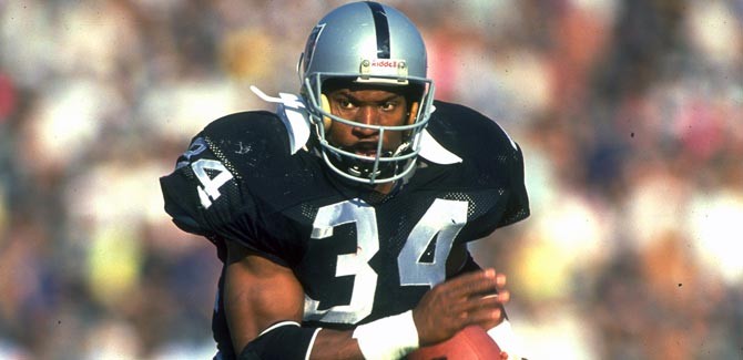 Multi-sport sensation Bo Jackson playing for the Oakland Raiders