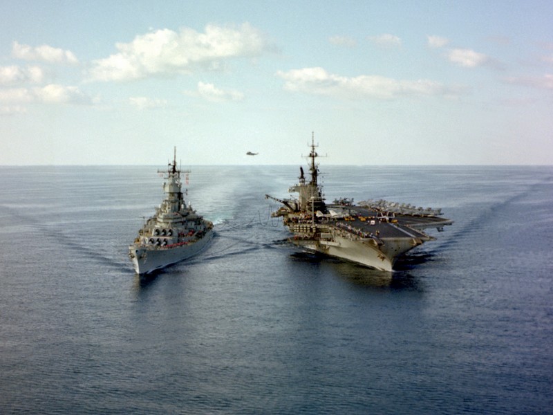 USS Iowa alongside the aircraft carrier USS Midway in 1987.