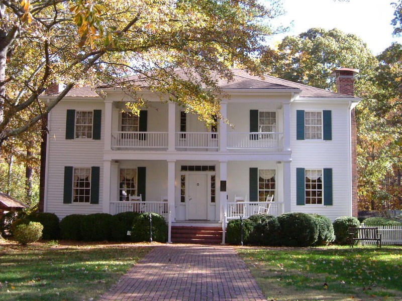 Stately Oaks is a simple house done in the Greek Revival style. 