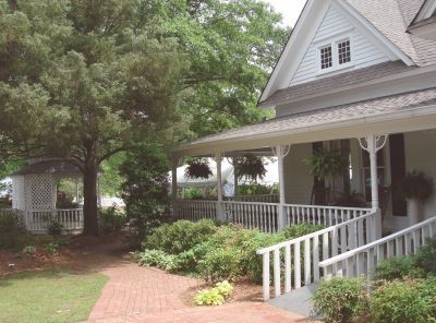 The Mansell House and Gardens, operated by the Alpharetta Historical Society, is a stop along the walking tour. 