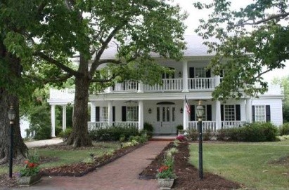 Front of the Glenwood Plantation Home 