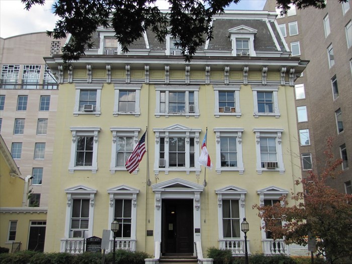 Ashburton House (aka St. John's Parish House), front view. Image by BruceS on Waymarking.com (reproduced under Fair Use).