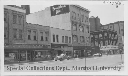 Grant's at the corner of Third Avenue and Tenth Street in June 1954