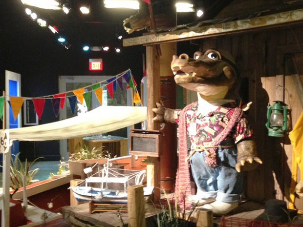 The animatronic alligator waiting to inform visitors to the museum.