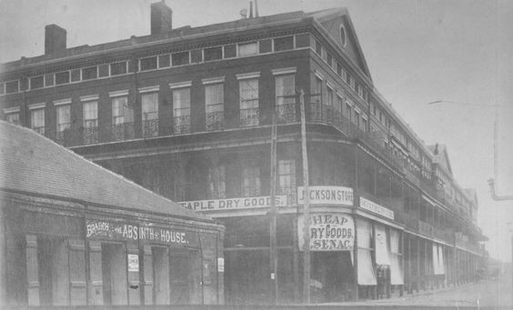 Pontalba buildings in 1900. Courtesy of: Special Collections Division, Tulane University Libraries