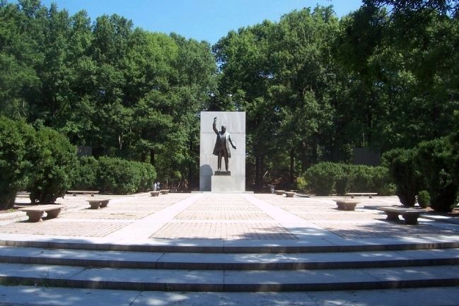 Theodore Roosevelt Island National Memorial, inscribed: Theodore Roosevelt: 1858-1919 (statue by Paul Manship, plaza designed by Eric Gugler (image from Historic Marker Database)