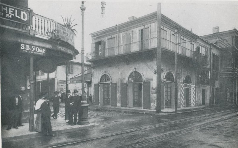 Old Absinthe House in 1909. Courtesy of the Illinois Central Railroad 