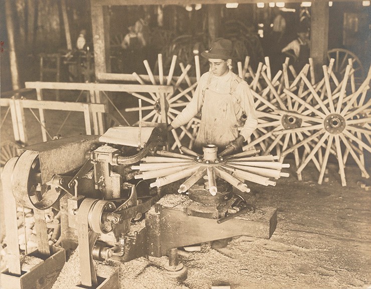 The making of wagon wheels (October 8th, 1918)