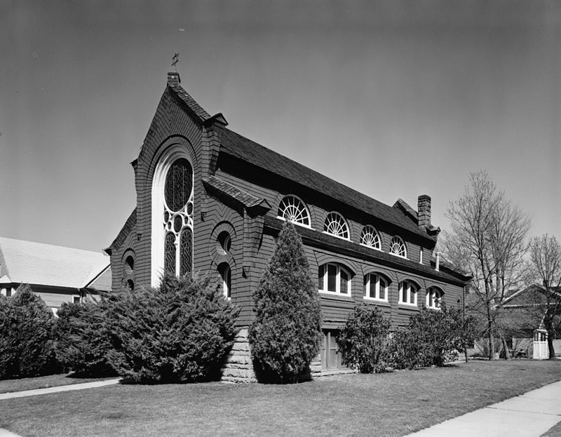 Exterior view of the synagogue in 1974, when the building was located on State street (Wikimedia Commons)