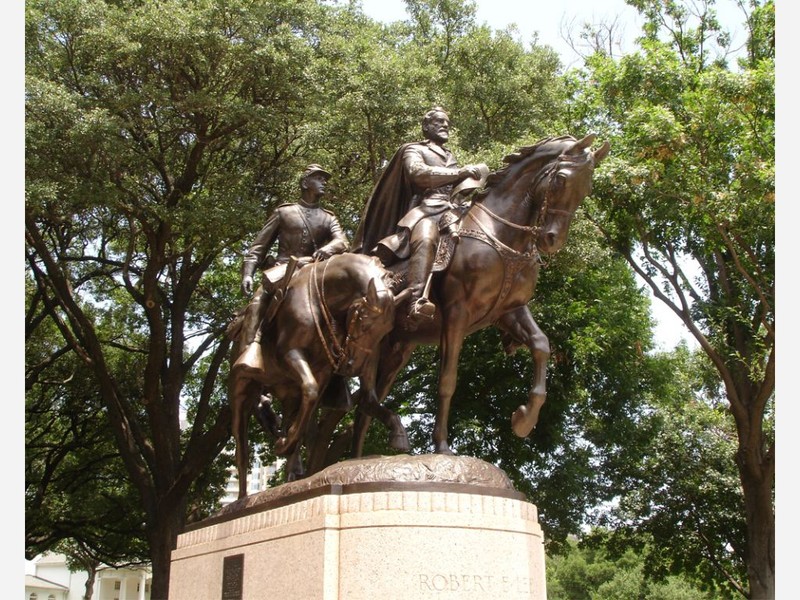 Robert E. Lee Memorial. 