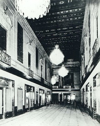 The Saenger's atrium entrance way as it looked in the 1930s...