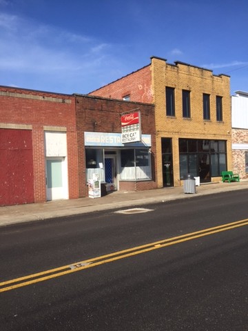 Present day photo of the Bobcat Restaurant on Walnut St.