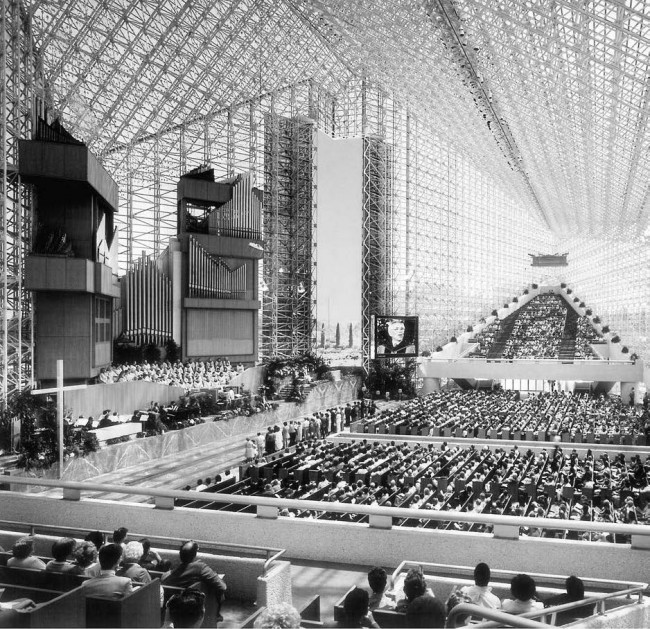 A congregation led by Robert Schuller (www.publicculture.org)