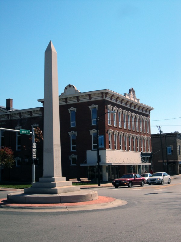 Known at the time as the "Victory Shaft" this memorial stands in the center of the town.