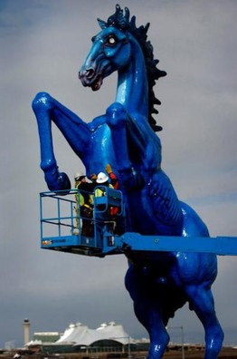 Installation of the statue