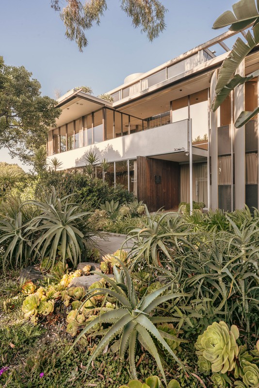 As with most of Neutra's structures, VDL II blends in with its surrounding environment.  