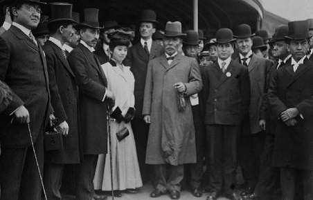 Japanese General Kuroki and his wife visited New York City in 1907, two days before the Japan Society was established (image from the Museum of the City of New York)