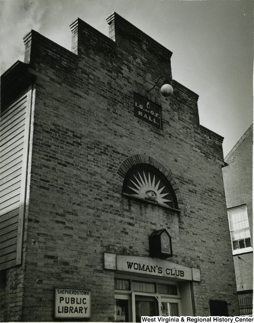 The building, circa 1930-1940, in use as the Woman's Club library.  Photo courtesy of the West Virginia and Regional History Center, WVU Libraries.