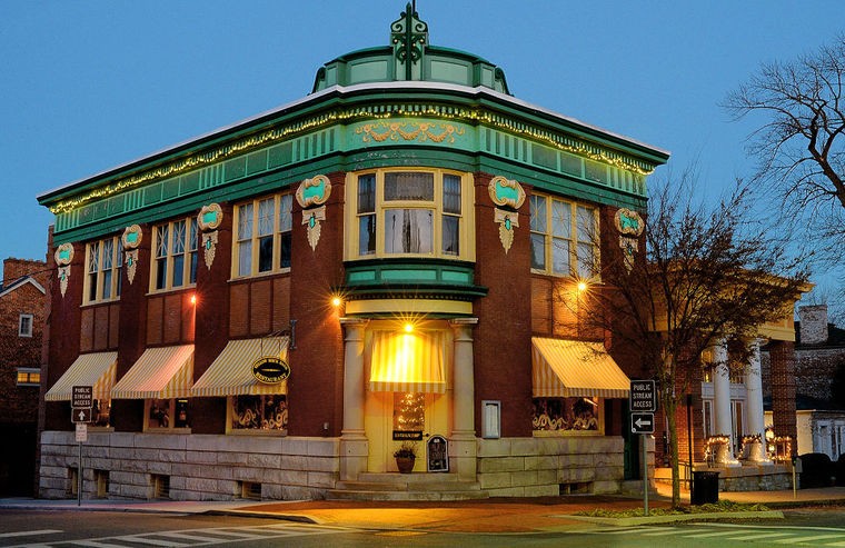 This building served as the headquarters of Jefferson Security Bank from 1906 to 1975. Photo by Ric Dugan