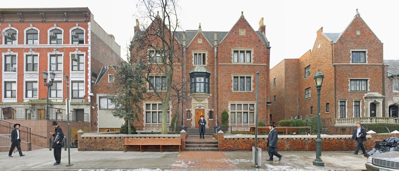 View of the 770 Eastern Parkway building (www.robbinsbecher.com)