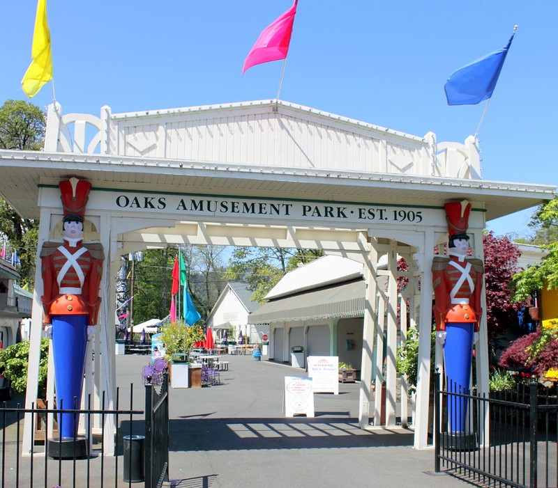 Entrance to Oaks Amusement Park