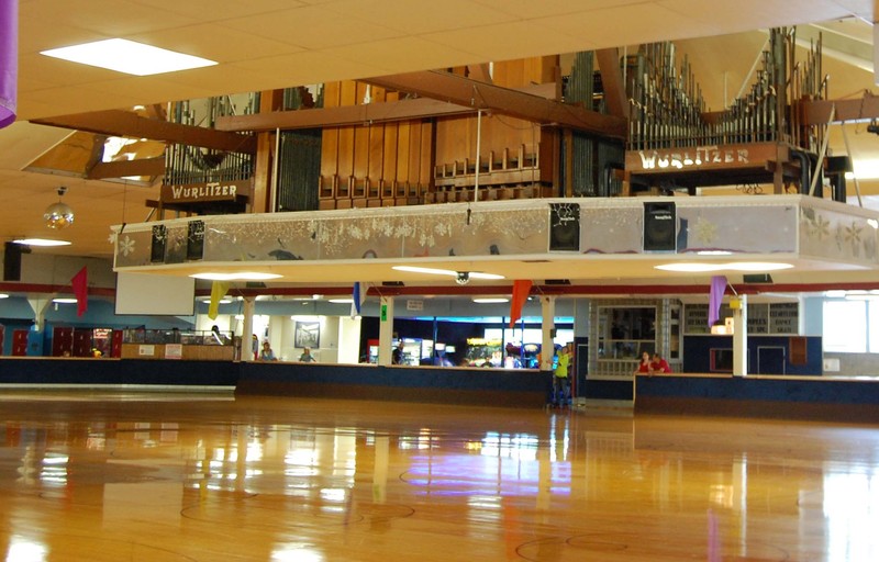 Wurlitzer organ suspended above the roller rink at Oaks Amusement Park. Built in 1926 and added to the park in 1955. It is played live on the weekends.