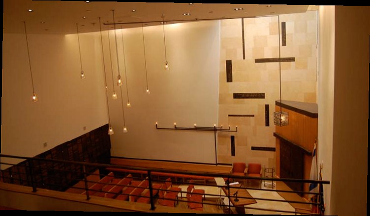 East End Temple interior (image from New York City Guide to Sacred Spaces)