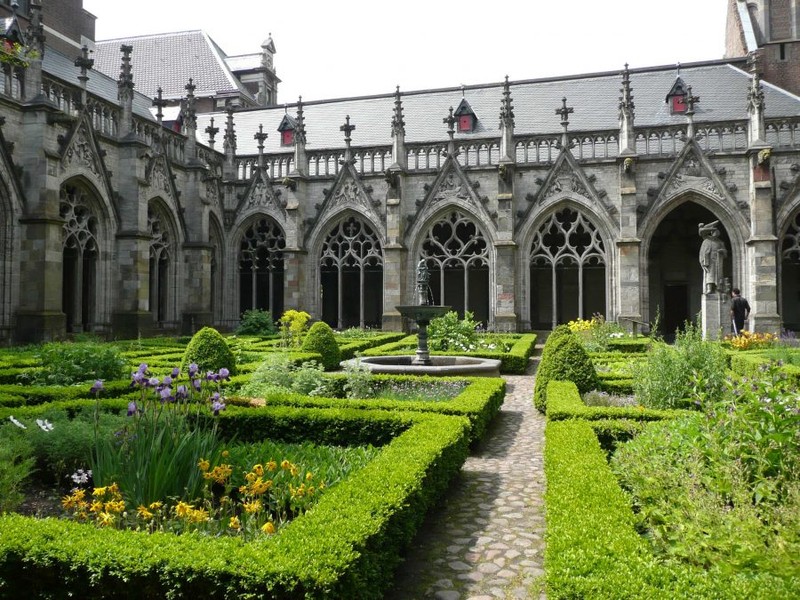 The gardens at the museum contain historically accurate plants.