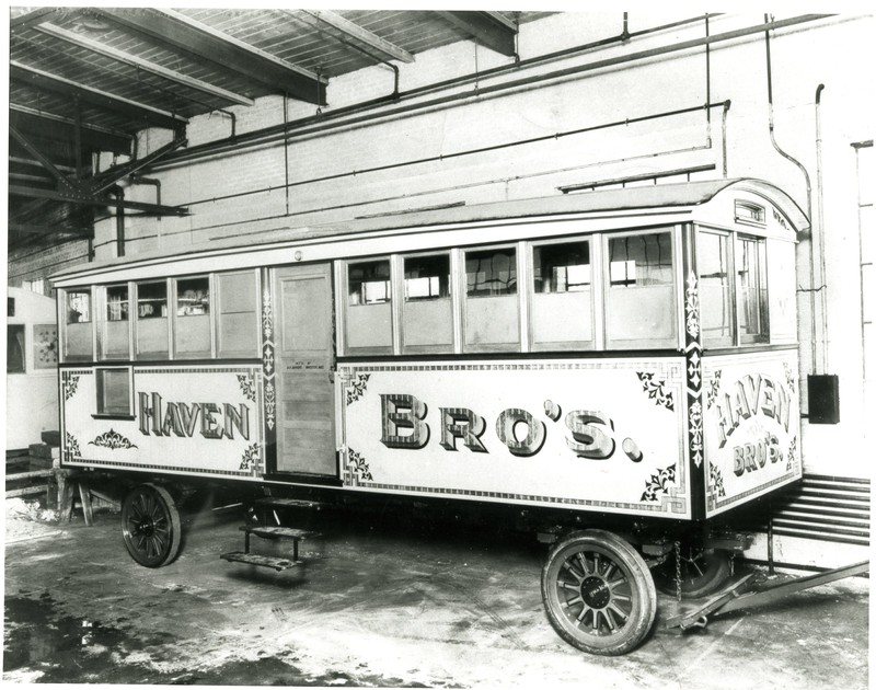 The diner began as a horse-drawn cart. Today, patrons order and eat (if they can find a seat) in a silver Morse dining car pulled by a Ford commercial truck.