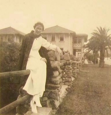 Historic marker inset photo: A U.S. Army Nurse in front of Thompson Hall (image from Historic Marker Database)