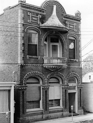 The Old City Hall prior to the 1981 renovations.