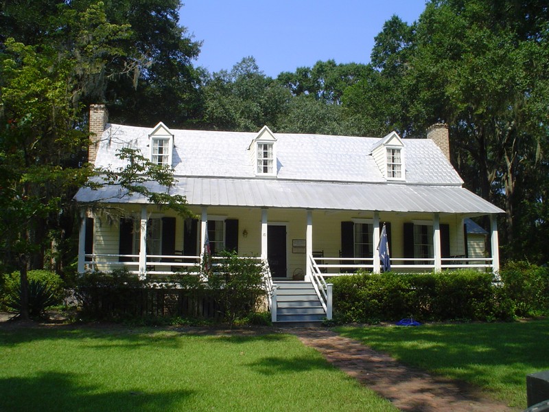 The house also serves as the Bluffton Welcome Center