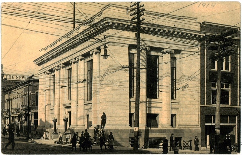 Mansfield Savings Bank near completion in 1914