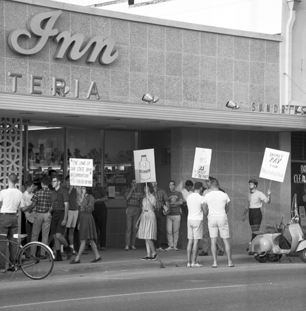 High school and college students, together with community members, lead a protest against segregation at the College Inn. 