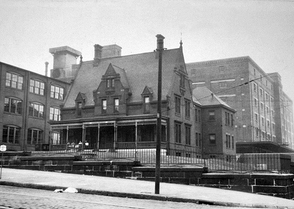 Original Lightkeepers' Dwelling on W. 9th St. The lighthouse at this location burned down and was removed in 1890s. The lightkeepers continued to occupy the house until 1926, which could accommodate four families.