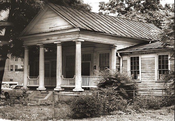 Craik-Patton House in the 1940s, when it stood on Lee Street E