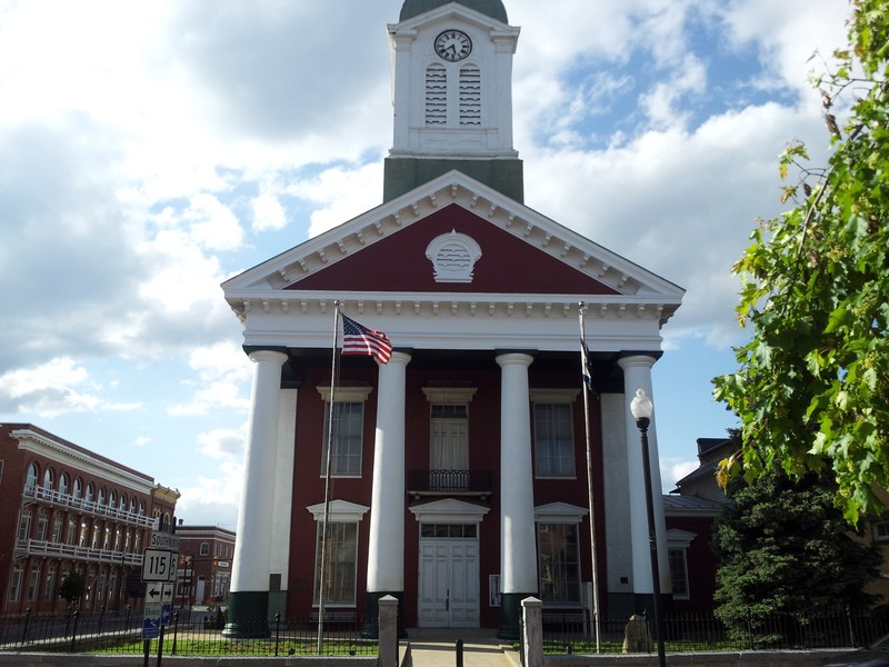 The present courthouse has been in use since 1836. Image obtained from the Library of Congress.