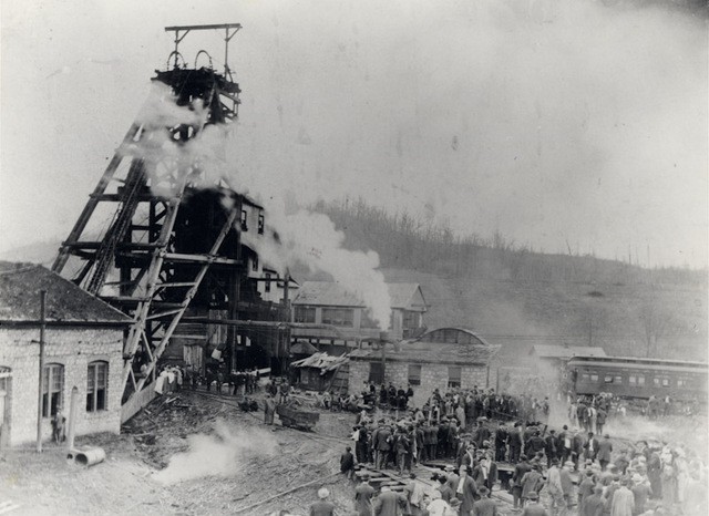 Crowds gathering at the Eccles Mine