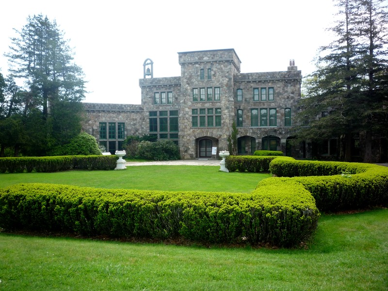 The front of the Ames Mansion. ("Ames Mansion, Borderland State Park -- NRHP Travel Itinerary," The Thrifty New England Traveler.)