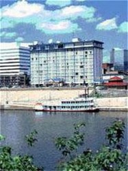 Charleston House Holiday Inn overlooking Kanawha River. 