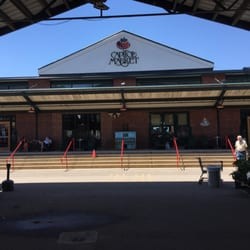 The entrance to Capitol Market.