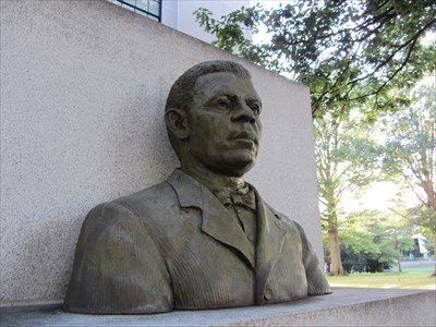 Detail of the bust.