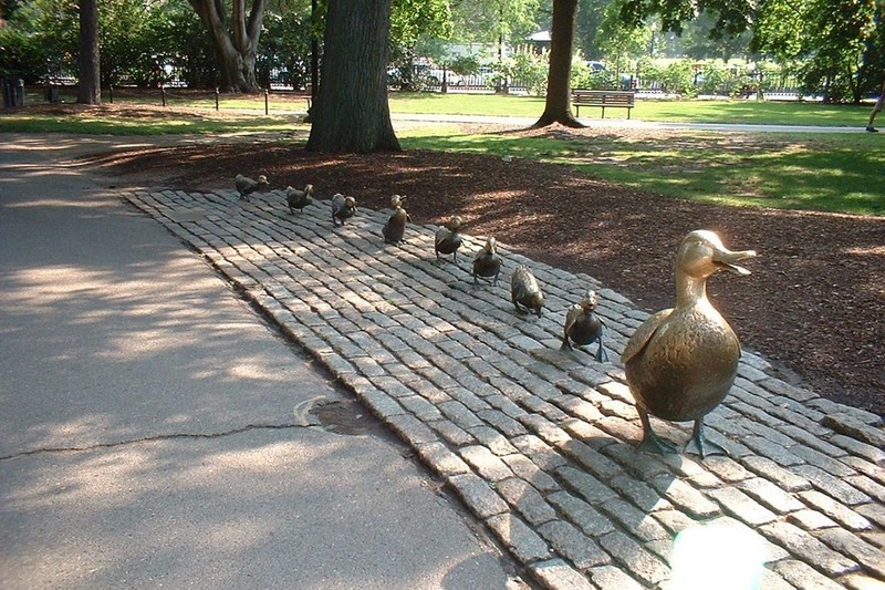 Make Way for Ducklings sculpture (image from the10best.com)